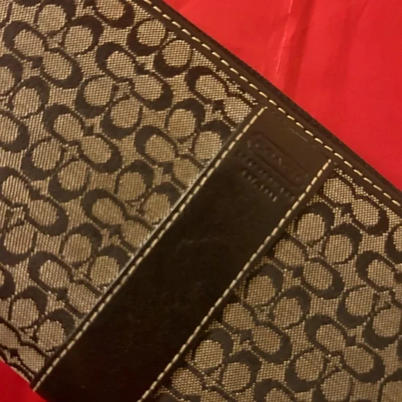 Coach Signature Wallet - Picture 2 of 5